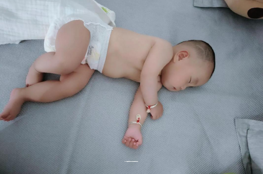 宁夏三个月宝宝抬头不稳 宁夏三个月宝宝抬头不稳